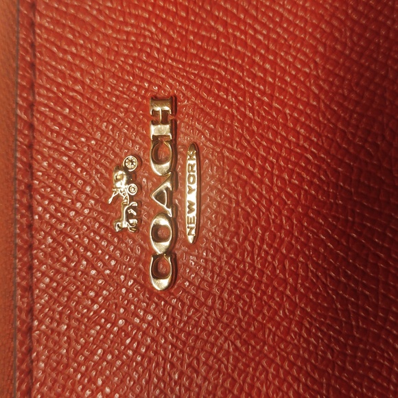 COACH Coral/Salmon Large Wristlet Clutch With Gold Chain Strap EUC - Picture 5 of 16